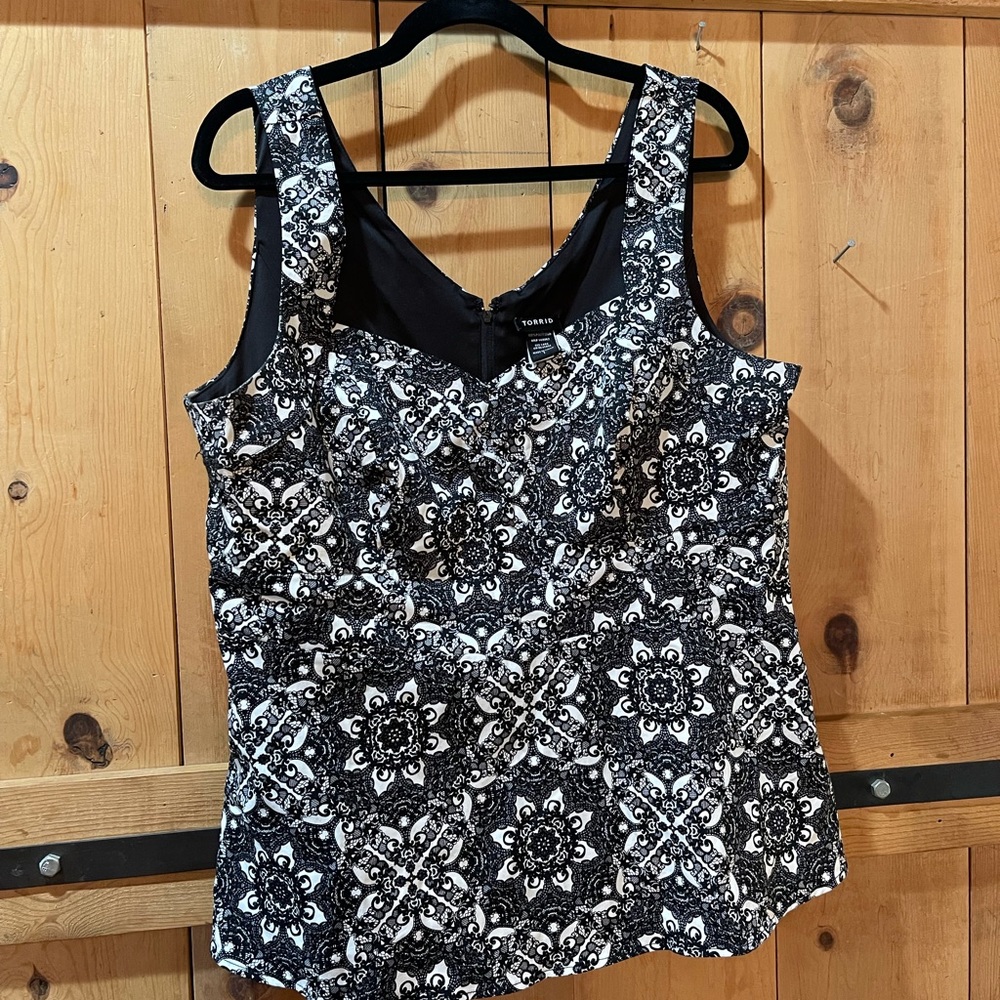 Torrid size 1 women’s shirt